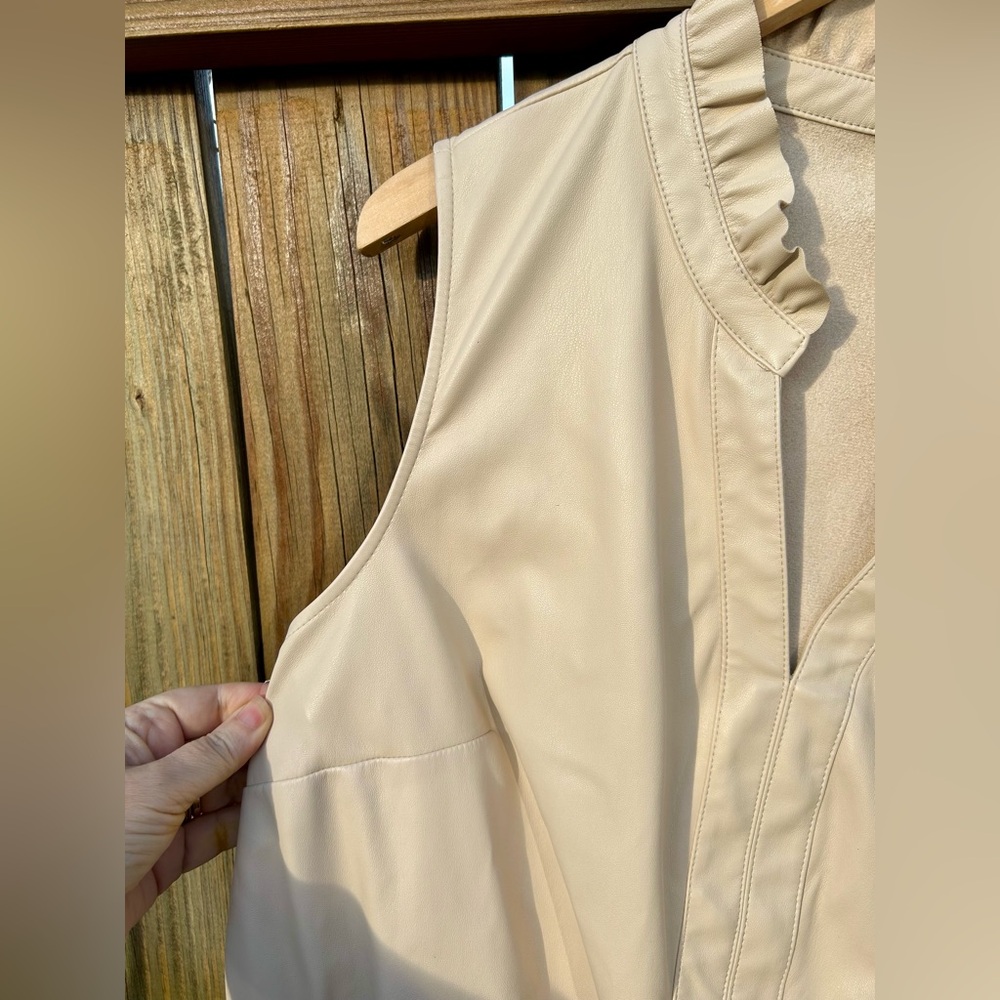 Cato Dress Cream Tiered Vegan Leather Ruffle Trim Sz. 18/20 - Picture 4 of 11